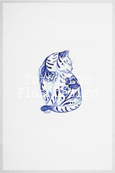 Kat in Delfts Blauwe stijl, handgemaakt tattoo ontwerp door Francine