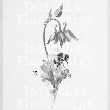 Grote tattoo design van een bij met akelei in watercolour stijl
